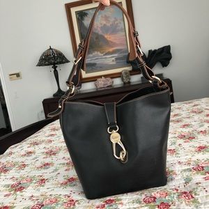 🖤❤️ Black leather Lily bucket bag, New condition!